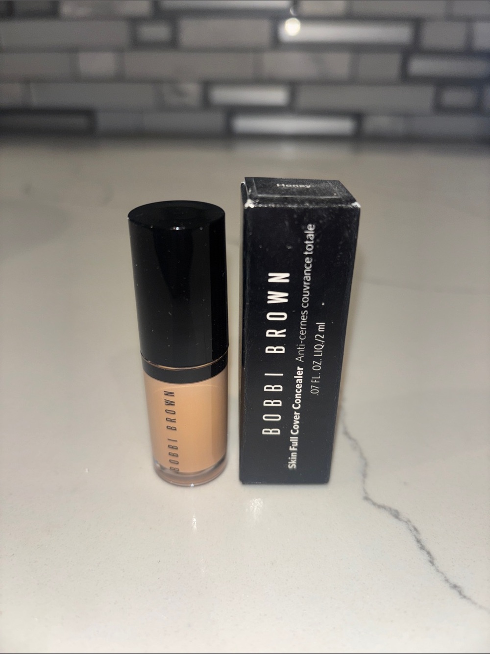 Bobbi Brown Concealer Stick Honey Shade
2 ml